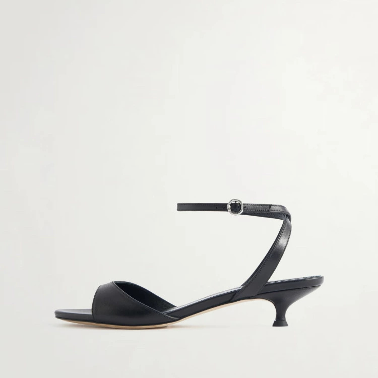 Kitten Heel Women - Женские кожаные минималистичные босоножки с ремешком